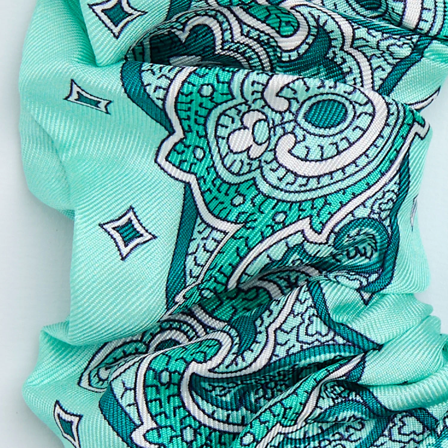 LIGHT GREEN SILK SCRUNCHIE - Image 3