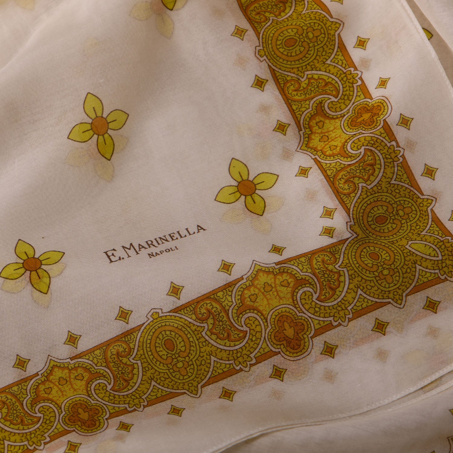 WHITE AND YELLOW STOLE IN COTTON VOILE AND SILK - Image 4