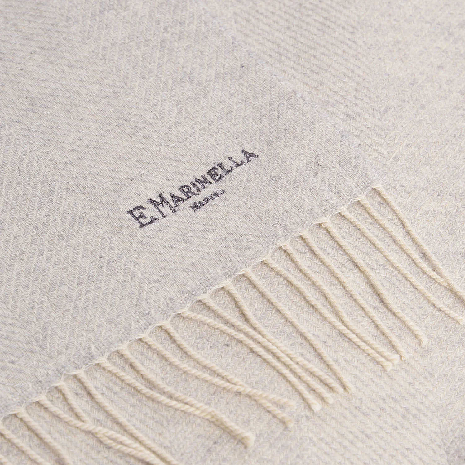 WHITE FRINGED SCARF - Image 4